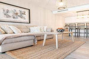 Mijas gem with terrace, pool & parking REMS Apartments, Fuengirola