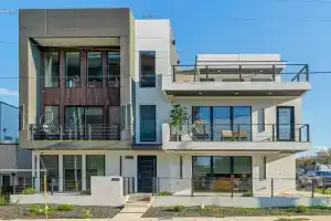 Luxurious Newly Built 5 BR 6 Bath Home w/ Rooftop Guest house, Dallas
