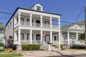 Southern Colonial Escape with Pool in NOLA! Guest house, New Orleans
