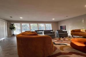 Family-Friendly 5BR Close to Fort Benning with pool and fun! Apartments, Columbus