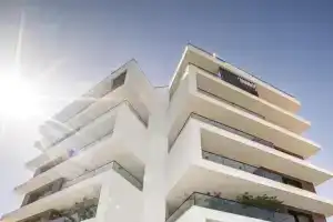CasaMar - Upscale One-Bedroom Apartment by the Sea, Larnaka