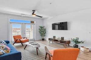 001 Chic 2B Condo, Resort Style Pool & Gym Near Stockyard, 7M to Dickies Stadium, 15M to AT&T stadium, Fort Worth