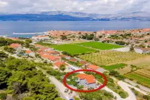 Apartments with parking space, Brac - 24905, Postira