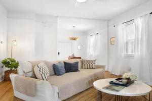 Bright Historic Home, Recently Renovated, Near Downtown, SCAD, & Starland Yard Apartments, Savannah