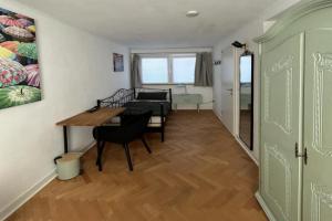Private Zimmer mit eigener Küche und in Rheinnähe, Bonn