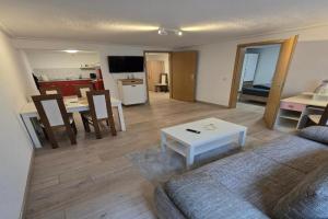 FERIENWOHNUNG 52m2 APARTMENT inER STADTZENTRUM INNENSTADT INNENRING TOP LAGE - WOHNEN AUF ZEIT IN - 2 RAUM WOHNUNG EINKAUFSSTRASSE, Zittau