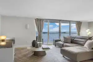 Stunning 3B2B with Ocean and City Views - Free Parking Apartments, Miami