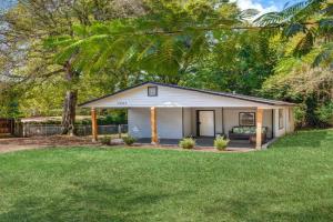 New Listing with Sunny Bungalow, Near Rafting and Golf Guest house, Columbus