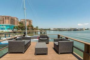 Sun Harbor-Bay Haven 4 min walk to the beach, dog friendly boat dock Guest house, Clearwater Beach