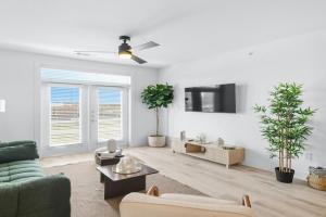 99 Modern 2B2B Near Stockyards, Resort Pool & Gym, 7M to Dickies Stadium, 15M to AT&T stadium, Fort Worth