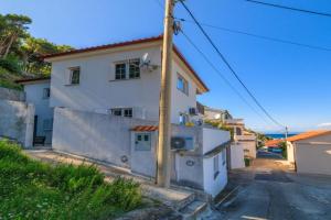 Apartment Dino, Lopar