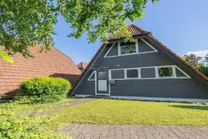 Ferienwohnpark am Bodensee Nurdachhaus Typ 8 NDT 028 Guest house, Immenstaad am Bodensee
