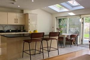 Beautiful 3BD Home Beside Phoenix Park Guest house, Dublin
