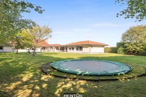Villa Hoge Duin - spacious luxury villa with large garden, Koksijde