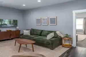 Walnut Hills, 5min to UC, Sleeps 7ppl, Lux Beds, Smart TVs Apartments, Cincinnati