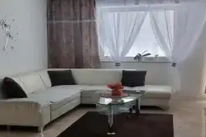 Ubytovanie v centre v apartmánovom dome ENZO s garážovým státím, Piestany