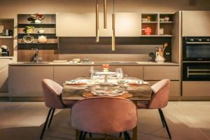 Heart of Luxury Apt, 100m Piazza Cavalli Apartments, Piacenza