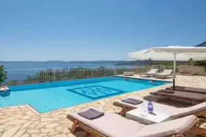Angela by Vintage Travel Villa, Nisakion