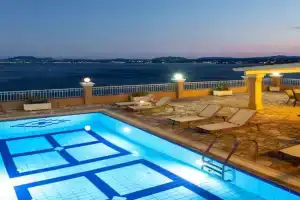 Elena Costa Villa, Nisakion
