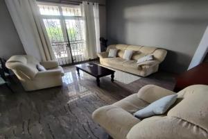 3 Bedroom Apartment with pool & 10 Mins from Beach, Mont Choisy