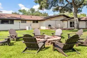 Pet-Friendly Aggie Village - Fire Pit Games and walk to Texas AnM, College Station
