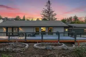 Manor Hill Haven Hot Tub & Accessible Features Guest house, Medford
