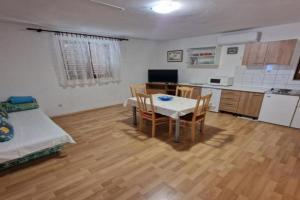 One Bedroom Apartment with Balcony and Sea View 3, Podaca