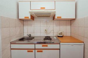 Studio apartment Tina 2, Baska Voda