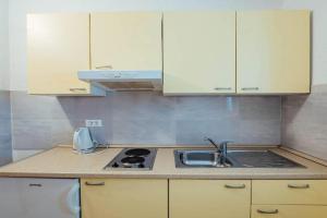 Apartments Pezo - Studio apartment with Terrace Tina 4, Baska Voda