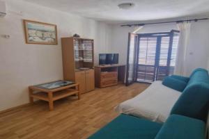 One Bedroom Apartment with Balcony and Sea View 1, Podaca