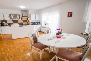 Mountain View Haven Apartments - One Bedroom Apartment with Balcony, Bovec