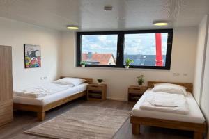 Deluxe 5-Bedroom Apartment with Modern Kitchen and Two Bathrooms, Russelsheim