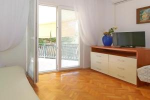 Gorgeous Apartment In With Wifi, Podaca