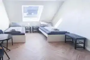 ALFA Doppelzimmer Teeküche Porsche Bosch l Gemeinschaftsbad WIFI SmartTV l Double room with kitchenette and shared bathroom BS21A8, Stuttgart
