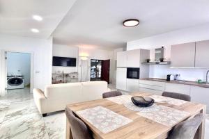 Harme's House dieci, Torino