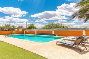 Full Triplex in Central EV charging Guest house, Tucson