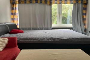 Premium Ruhiges ganzes Apartment 90 m 2 Schlafzimmer große Küche Wohnzimmer, Oberhausen