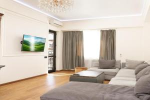 Central 2-Bedroom Flat With Balcony, Yerevan