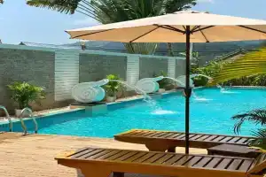 Chic 10 minutes to reach the beach, with free swimming pool and gym, WIFI Apartments, Karon