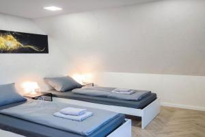 ALFA Doppelzimmer Teeküche Porsche Bosch l Gemeinschaftsbad WIFI SmartTV l Double room with kitchenette and shared bathroom BS21A9, Stuttgart