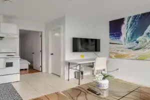 Luxury 1-Bedroom Suite in Vancouver, Burnaby