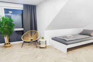 ALFA Einzelzimmer Teeküche Porsche Bosch l Gemeinschaftsbad WIFI SmartTV l Single room with kitchenette and shared bathroom BS21A10, Stuttgart
