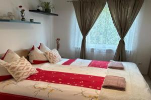 Homey Haven near Hauptbahnhof with parking extra Apartments, Salzburg