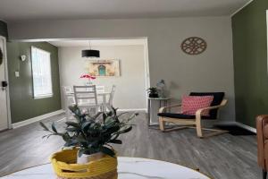 2 Bed 1 Bath, Pet Friendly near downtown Indy Guest house, Indianapolis