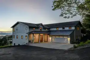 Luxury Retreat with Views and Bonus Suite Guest house, Seattle