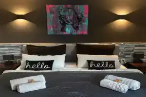 NEU Große und gemütliche Ferienwohnung in I Kamin I ruhige Sonnenterrasse I Parkplatz kostenfrei Apartments, Dresden