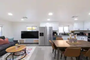 Modern Private Room in Shared Home -Walk to USC, Los Angeles