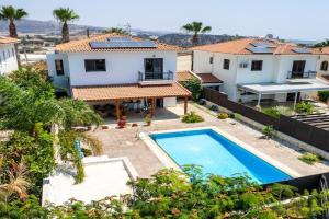 4 Bedroom Villa With Private Pool, Maroni