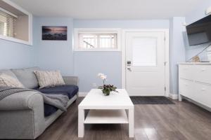 2 bedroom suite Walk to SkyTrain, Grocery, Macdonald & more, Burnaby