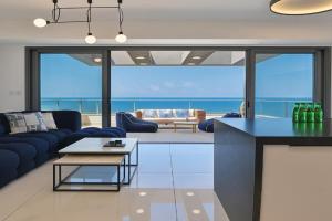 Luxe on the BEACH By LIME Apartments, Haifa